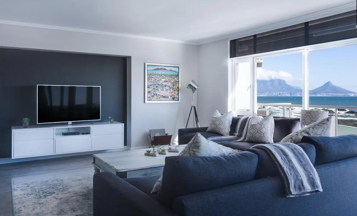 Interieur met burgundy en koper kleurtrends